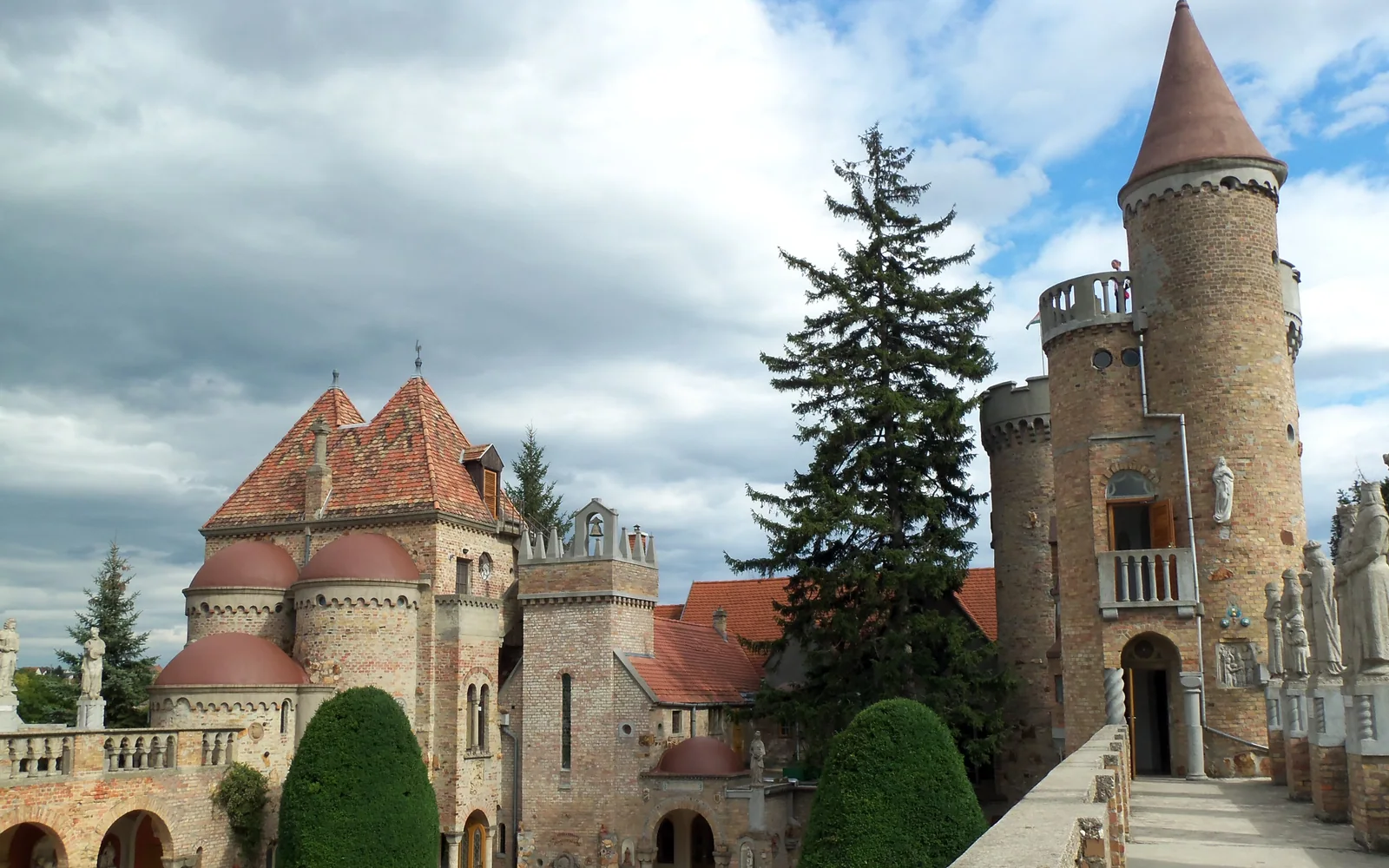 Bory Castle