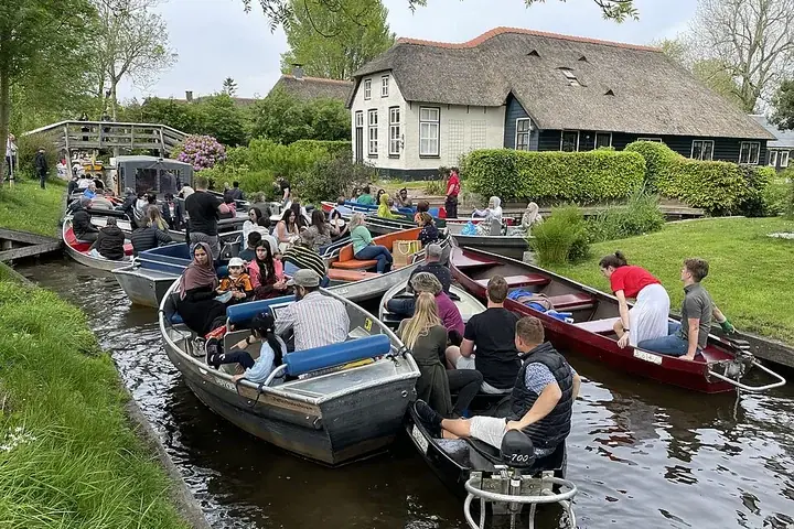 Giethoorn village centre
