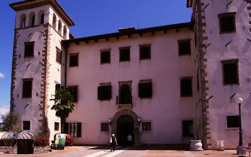Dobrovo Castle